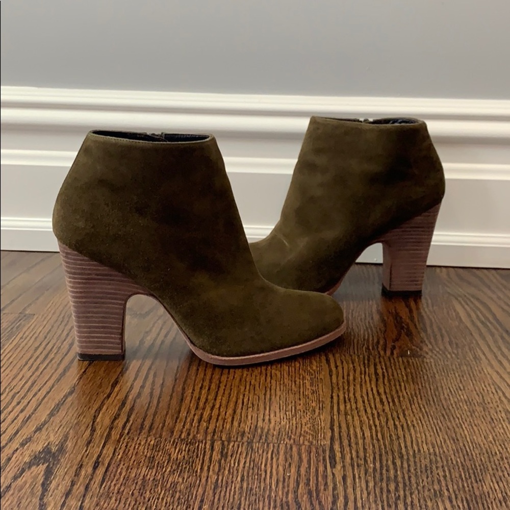 Stuart Weissman size 8 ankle boots